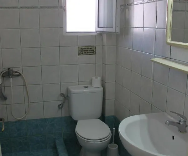 Lena In Lägenhet Hanioti