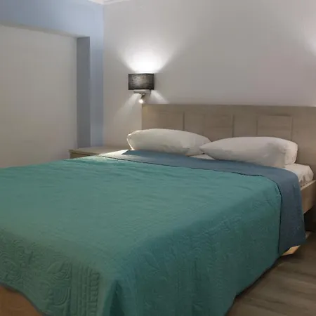 Lena In Apartamento *