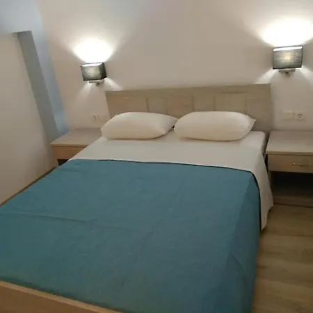 Lena In * Χανιώτη
